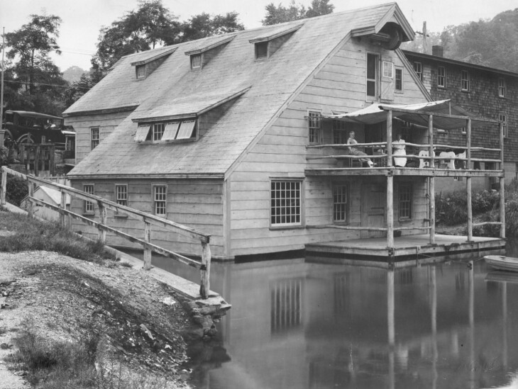 Grist Millrearporch 300dpi bw credit flat