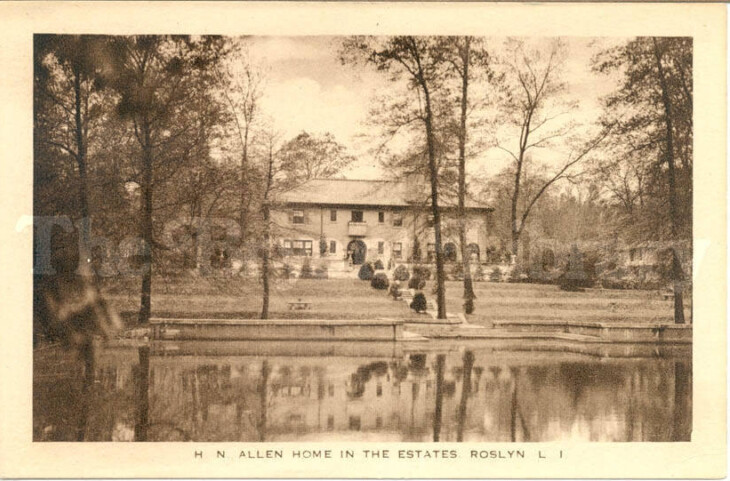 I N ALLEN HOME IN THE ESTATES ROSLYN L 002