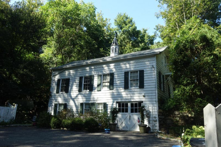 Roslyn Academy at Locust Hill