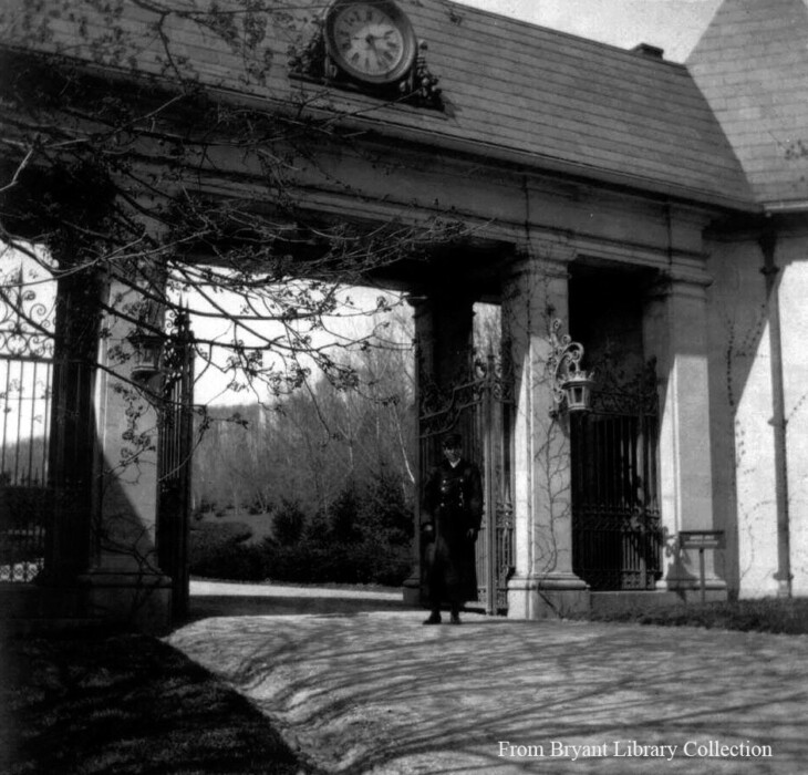 Gatehousewithgatekeeper BLC1 729