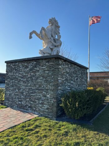 Picture1 Horse Statue