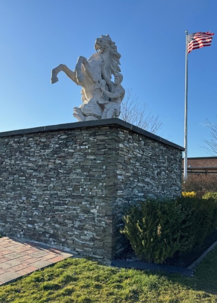 Picture1 Horse Statue 2